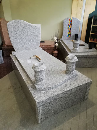 Pierre tombale economique